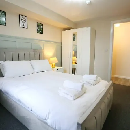 Pass The Keys New Build With Free Parking 1 Mile From Center Манчестер