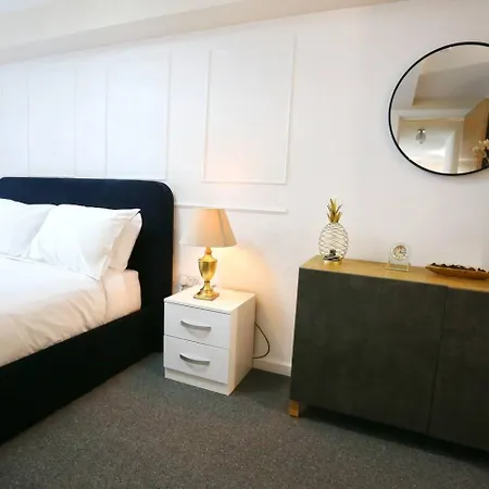 Pass The Keys New Build With Free Parking 1 Mile From Center
