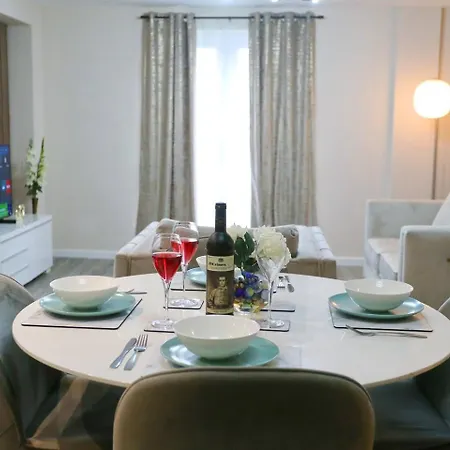 Pass The Keys New Build With Free Parking 1 Mile From Center Манчестер