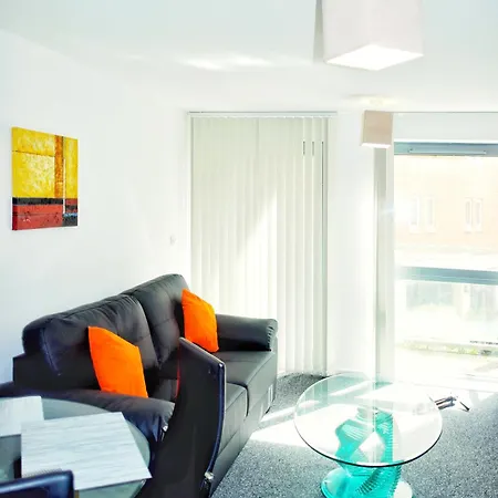 דירה 2 Bed Ensuite With Balcony And Free Onsite Secure Parking