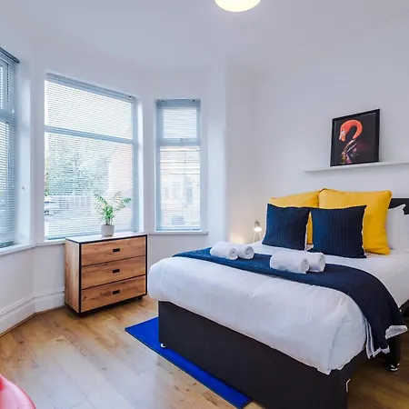 Barton House - Sleeping 10 *