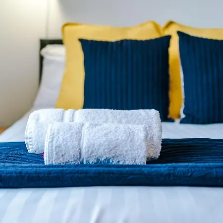 Ferienhaus Barton House - Sleeping 10 Manchester