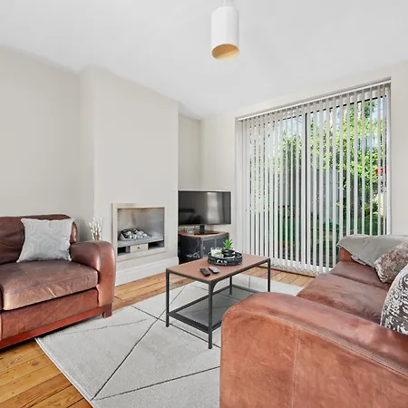 Fantastic, Modern 3 Bedroom House * Manchester