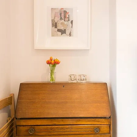 Spacious 4 Bedroom - Sleeps 8 Manchester