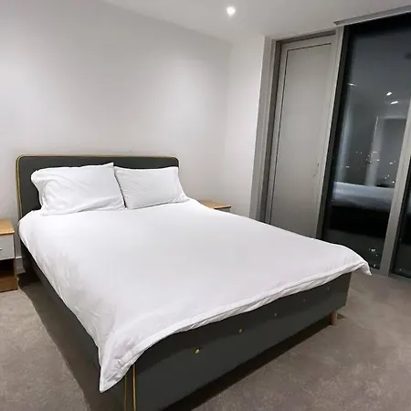 View 2 Bed Apartment *
