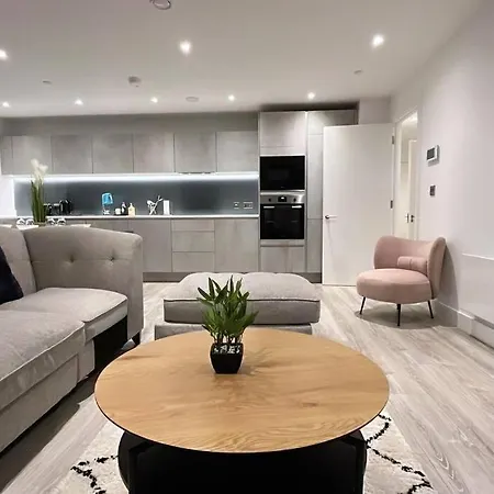View 2 Bed Apartment *