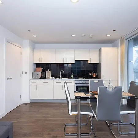 Stylish Mediacity 2bed, Sleeps 6, Amazing Views דירה מנצ'סטר