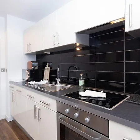 Stylish Mediacity 2bed, Sleeps 6, Amazing Views מנצ'סטר