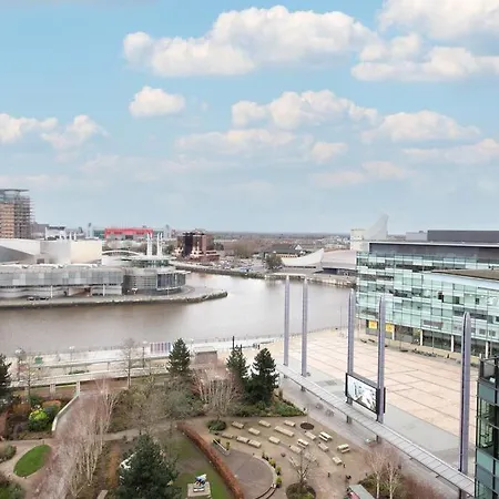 Stylish Mediacity 2bed, Sleeps 6, Amazing Views דירה *