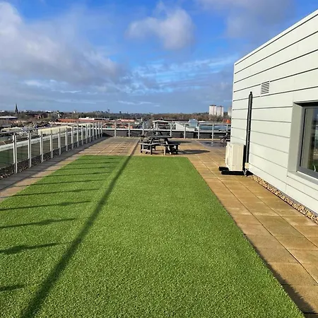 Appartement 1B-Steps To Uni&Stadium- Wi-Fi Netflix Breakfast