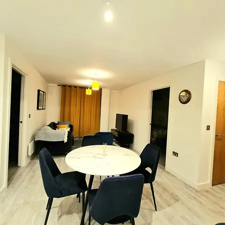 Exquisite Cosy 2-bed In Salford Apartment Manchester
