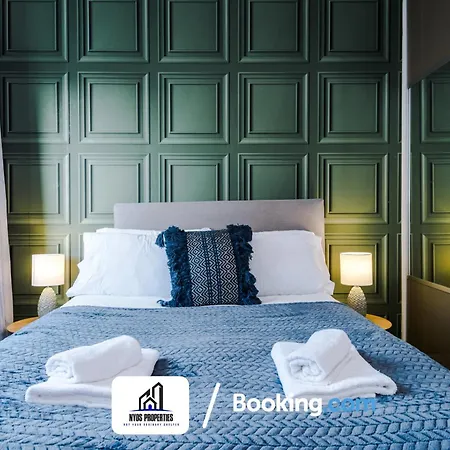 Holiday home 3 Bedroom House By Nyos Short Lets & Serviced With Parking