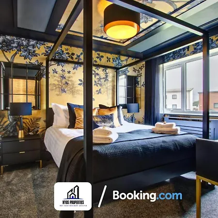 3 Bedroom By Nyos Short Lets & Serviced With Garden