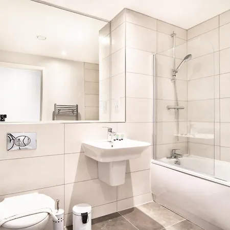 Modern 3 Bedroom *