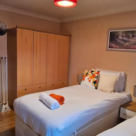 Bespoke Salford Quays - Garden, Wifi And Parking *