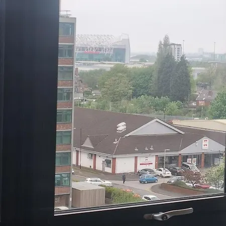 Fresh 2bed 2bath 2mins Drive To Man Utd Stadium