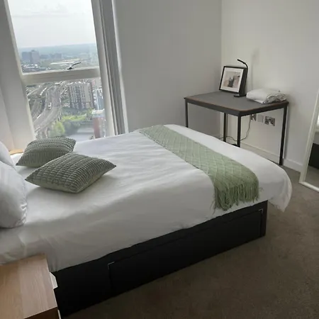2 Bed Penthouse Apt W Balcony & Views * Mánchester