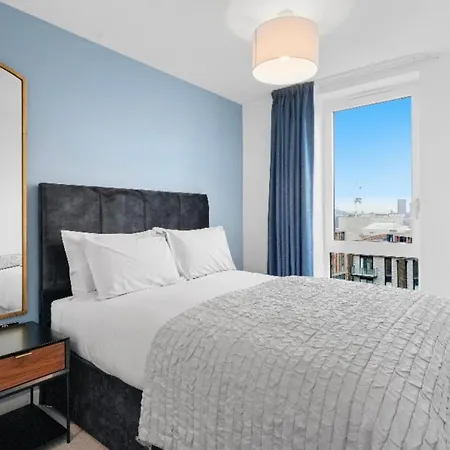 Luxury Spacious 1 Bedroom *
