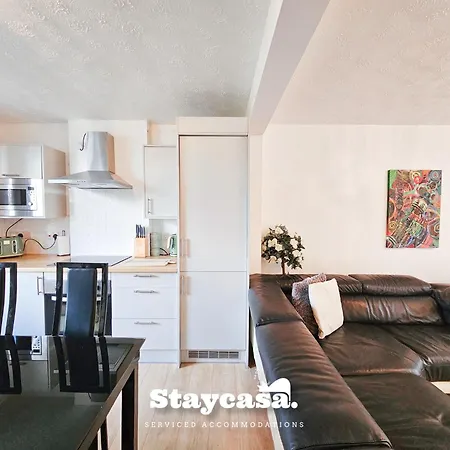 Inviting Serene Abode Large Driveway Sleeps 12 펜션 맨체스터