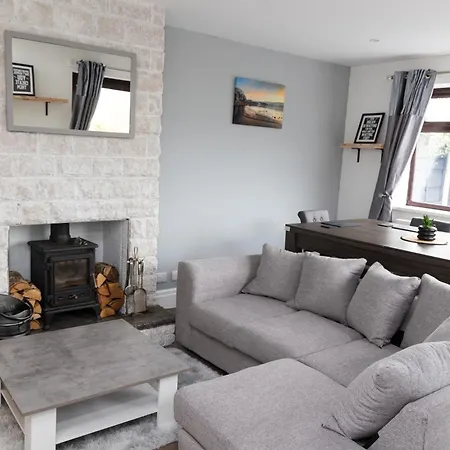 Ferienhaus Carpe Diem - Stunning 4 Bed With Games Table Manchester
