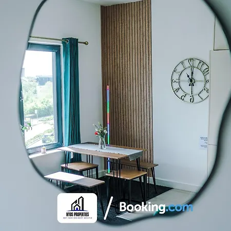 Media City Apt Sleeps8, 25 Percent Off For Monthly Stays, Business & Leisure 아파트 맨체스터