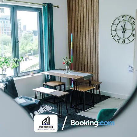 Media City Apt Sleeps8, 25 Percent Off For Monthly Stays, Business & Leisure * 맨체스터
