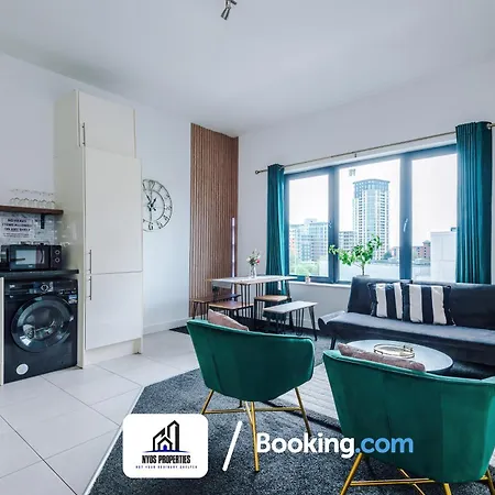 Media City Apt Sleeps8, 25 Percent Off For Monthly Stays, Business & Leisure 아파트 맨체스터