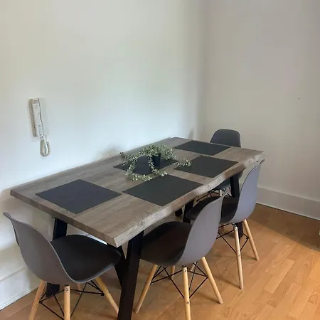 아파트 Spacious And Cosy Entire Flat *