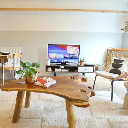 Free Parking X2 Walk To Man - Pass The Keys