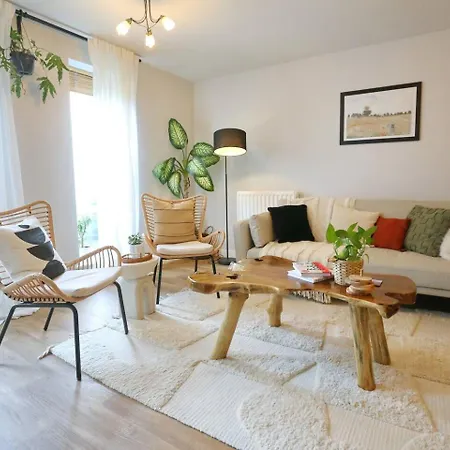 Free Parking X2 Walk To Man - Pass The Keys Apartment *