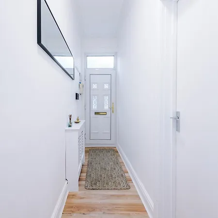 펜션 4 Bedroom Victorian House