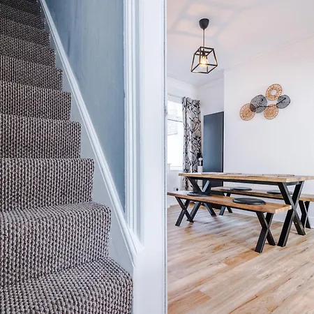 The Retreat Near Salford Quays *