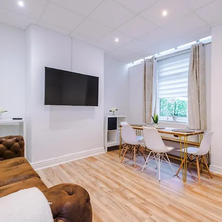 4 Bedroom Victorian House 펜션