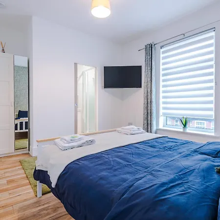 4 Bedroom Victorian House Holiday home *