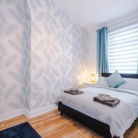 4 Bedroom Victorian House * 맨체스터
