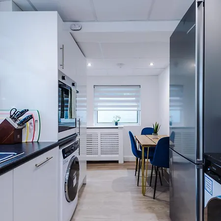 4 Bedroom Victorian House 펜션 맨체스터