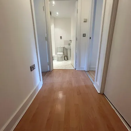 Spacious And Cosy Entire Flat 아파트 *