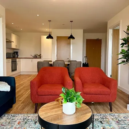 Beautiful Waterside Near Old Trafford Apartament