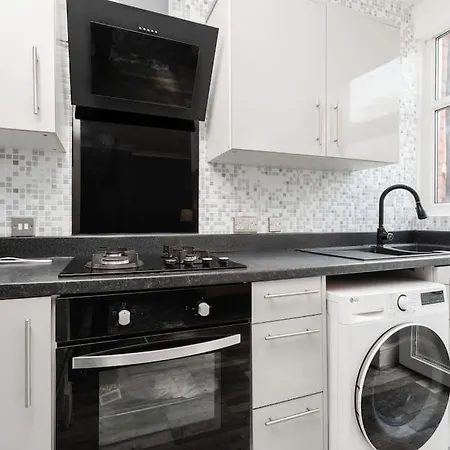 Spacious 3br - Pool Table - Games - Sleeps 9 בית נופש