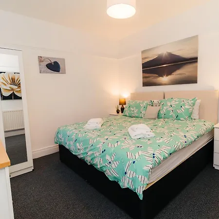 Hotel Sleek Shared Abode Sleeps 2 Guests