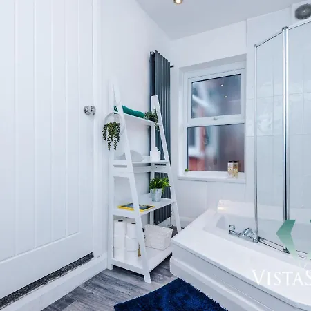 펜션 Modern 3 Bed With Pool Table And Parking 맨체스터