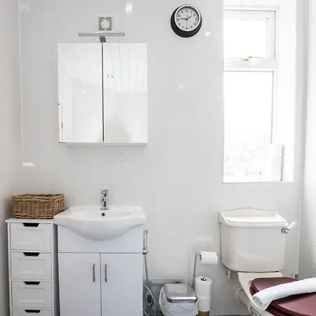 Guestready - Enchanting Life In Gorse Hill