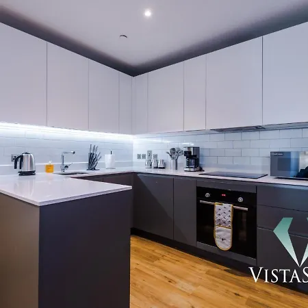 2bdr By Vista Short Lets & Serviced With Pool Table & Free Wifi * 曼彻斯特