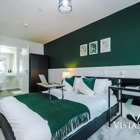 Stylish 2Bdr Apartment By Vista Stays Short Lets & Serviced Accommodation Manchester With Pool Table & Free Wifi Near Manchester City *
