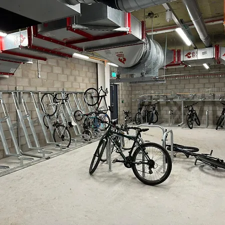 Penthouse Height Flat, View Balcony, Quiet, Free Wifi, Gym & Minimalistic