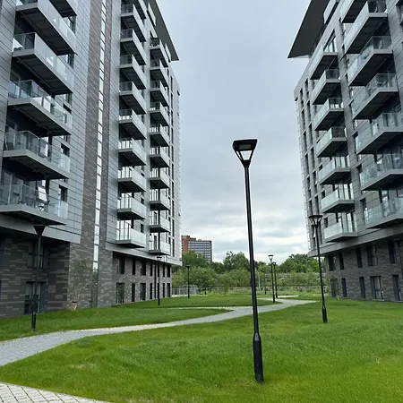 Penthouse Height Flat, View Balcony, Quiet, Free Wifi, Gym & Minimalistic شقة *