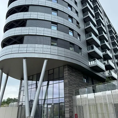 Penthouse Height Flat, View Balcony, Quiet, Free Wifi, Gym & Minimalistic * Manchester