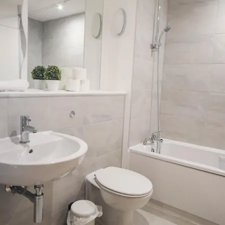 Modern & Premium 2br 2ba Center *