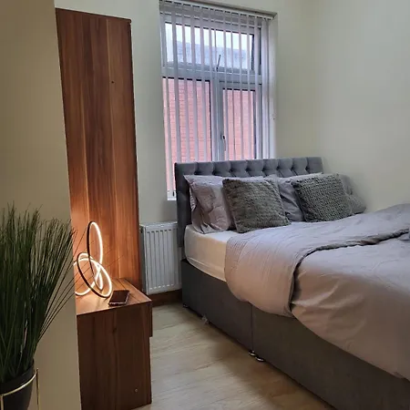 In 6 Minutes Drive To Victoria Station Homestay szállás
