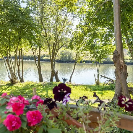 Guestready - A Haven By The River *